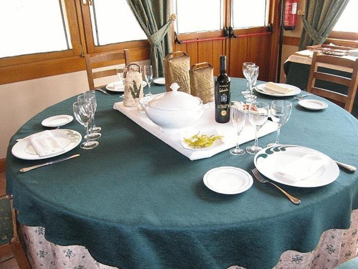 Hostal Lorentxo Олаве Экстерьер фото